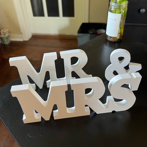 Mr & Mrs sign - Picture 2 of 4